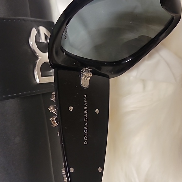 Dolce and Gabbana sunglasses - Picture 4 of 8